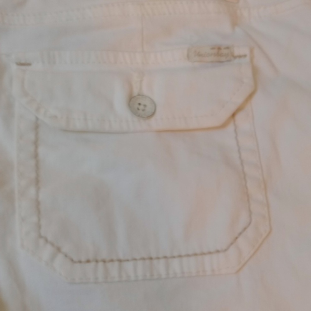 UNIONBAY White Bermuda Shorts Classic Summer Style, Size 9 - Picture 11 of 12